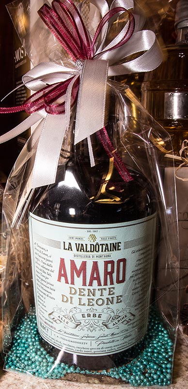 Confezione regalo con Amaro Dente di Leone La Valdotaine